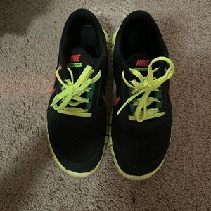 | Nike free run 3 running shoes | Size: 4.5y | Color: Black, green, & red |